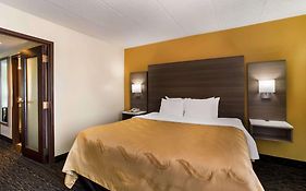 Quality Suites Milwaukee Airport